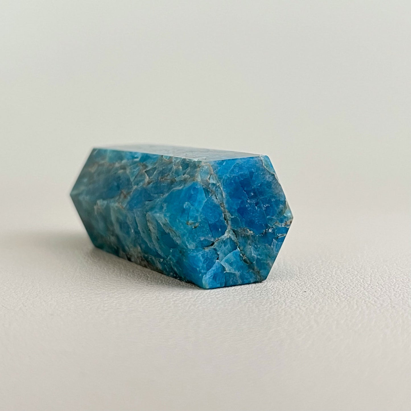 磷灰石晶柱 AP001 (Apatite)