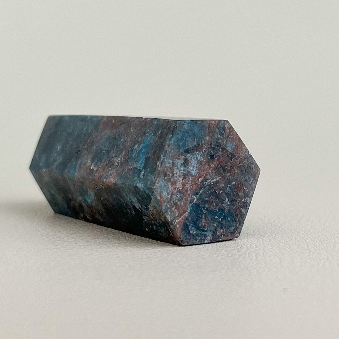 磷灰石晶柱 AP002 (Apatite)